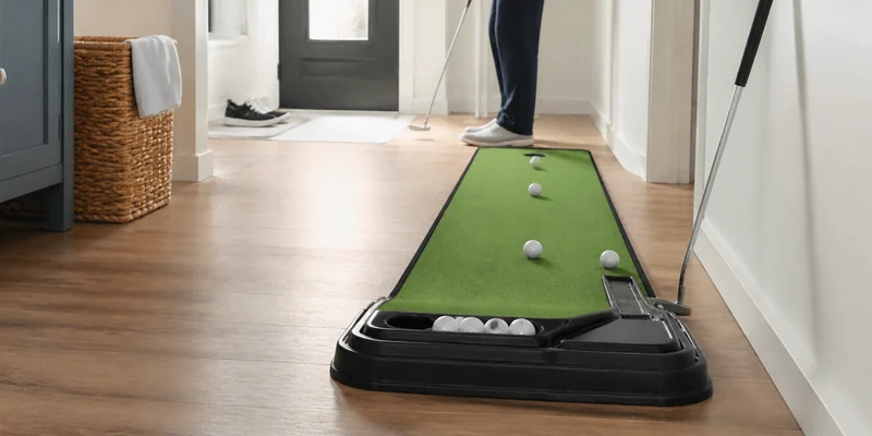 Putting Mat With Ball Return